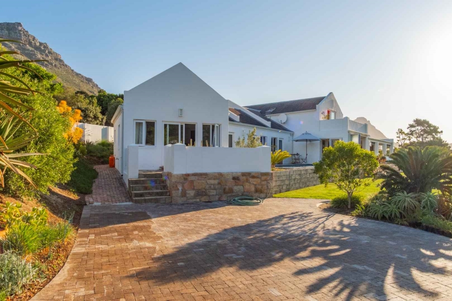 4 Bedroom Property for Sale in Oakhurst Estate Western Cape